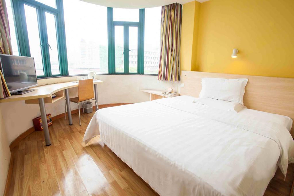 7Days Inn Changsha Jingwanzi International Furniture Square Bilik gambar